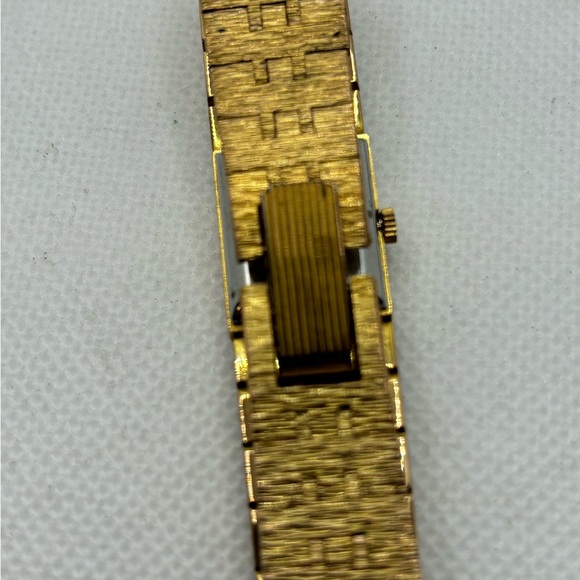 Vintage Austin Small Heart Face Gold Color Bracelet Watch. - Picture 15 of 16